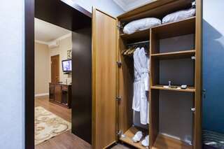 Гостиница Сокол Суздаль Junior Suite, 2 Bedrooms - City View-5